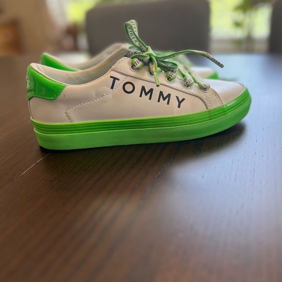 Tommy Hilfiger Green and White sneakers Size / 7M - Picture 2 of 7